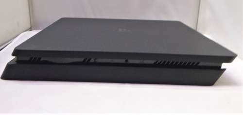 SONY PS4 IN BOX