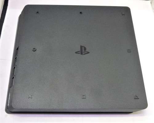 SONY PS4 IN BOX