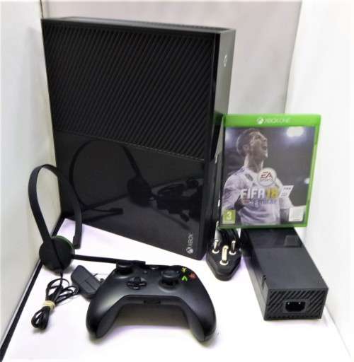 XBOX ONE 500GIG ONE REMOTE + HEAD SET + FIFA 2018