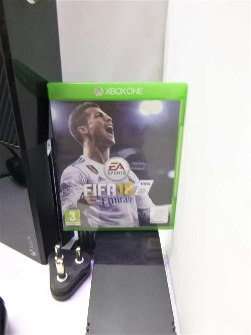 XBOX ONE 500GIG ONE REMOTE + HEAD SET + FIFA 2018