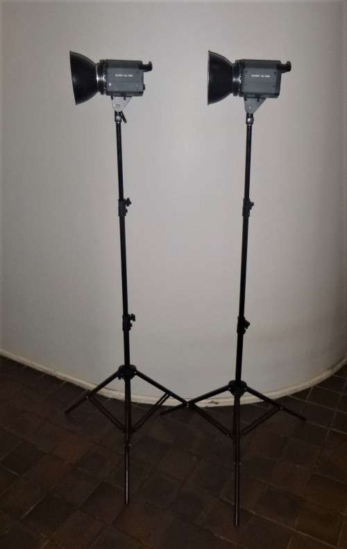 GODEX QL 1000 LIGHTING + 2 TRIPOD + 2 UMBRELLAS
