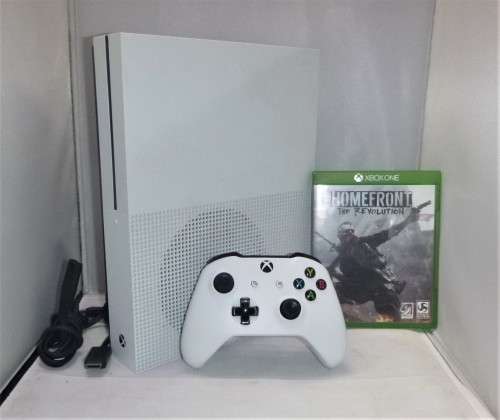 XBOX ONE S + REMOTE AND GAME