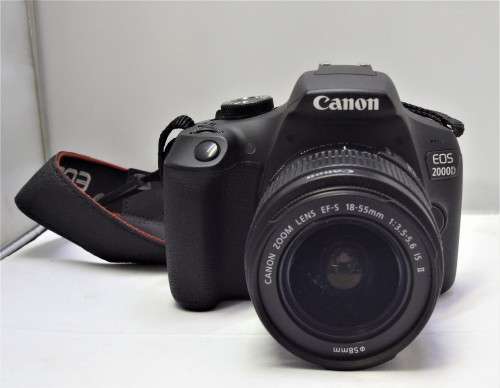 CANON EOS 2000D