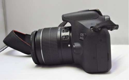 CANON EOS 2000D
