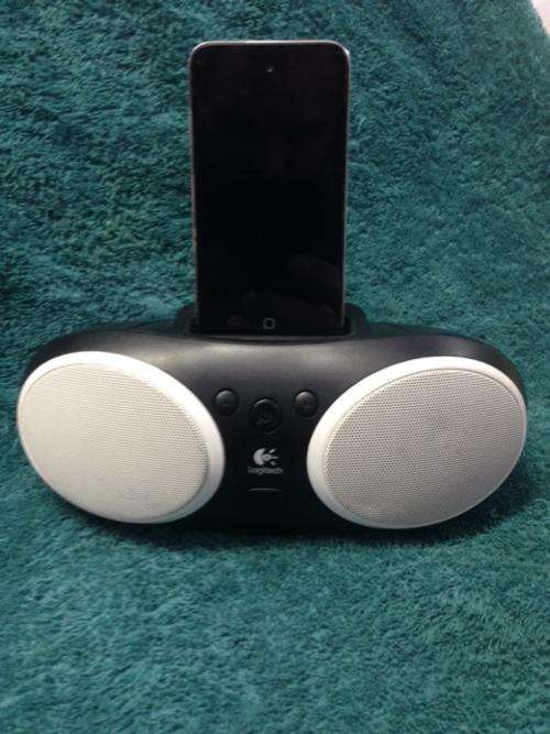 Apple iPod touch 32gig with Logitech docking station