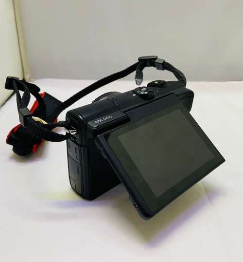 Canon Eos M100