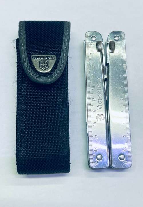 VICTORINOX MULTITOOL