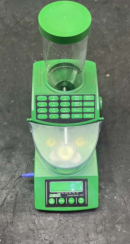 RCBS AUTO POWDER DISPENSER ( READ DESCRIPTION )