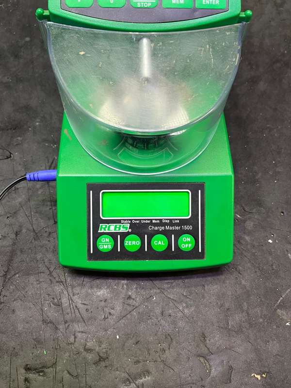 RCBS AUTO POWDER DISPENSER ( READ DESCRIPTION )