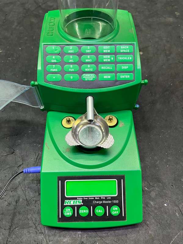 RCBS AUTO POWDER DISPENSER ( READ DESCRIPTION )
