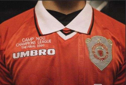 98-99 Manchester United Home Champions League Red Jersey - Large (Retro)