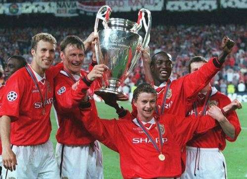 98-99 Manchester United Home Champions League Red Jersey - Large (Retro)