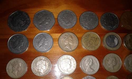 Lot : 40 x International Coins ( UK, Australia, Sweden, Thailand, Malaysia & Mozambique)