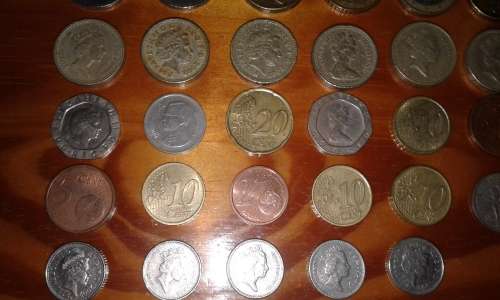 Lot : 40 x International Coins ( UK, Australia, Sweden, Thailand, Malaysia & Mozambique)