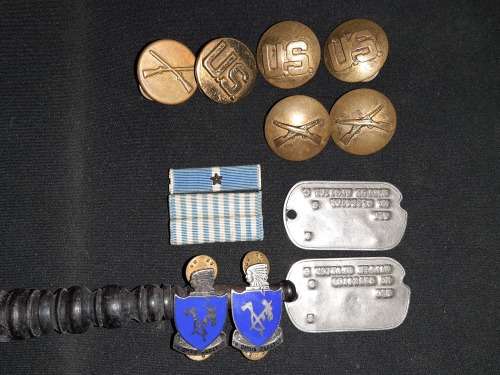 KOREAN WAR : U.S. 179th Infantry Regiment Personal Effects (Dog Tags & Unit Insignia).