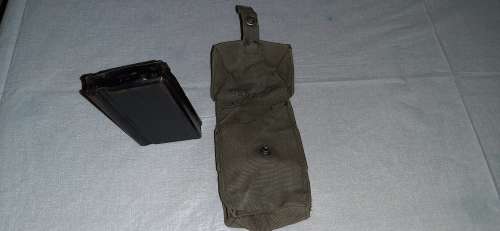 * Border War * -  FN FAL R1 Steel 20 Round Magazine & Ammo Pouch.