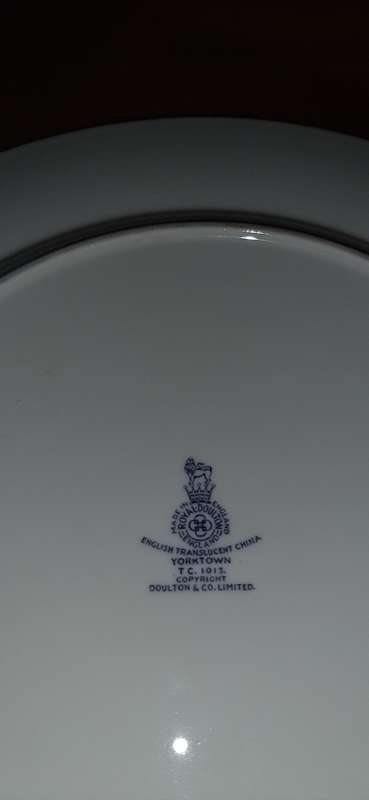 ORIGINAL- Royal Doulton Yorktown Blue English China Large Serving Plate ( 27 cm )