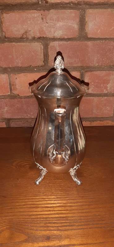 Edwardian Silverplate Viner`s of Sheffield Large Tea Pot (28cm)