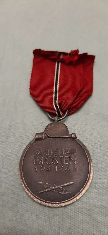 ** World War II : German 1942 Winterschlacht Im Osten Medal (Eastern Front Award).**