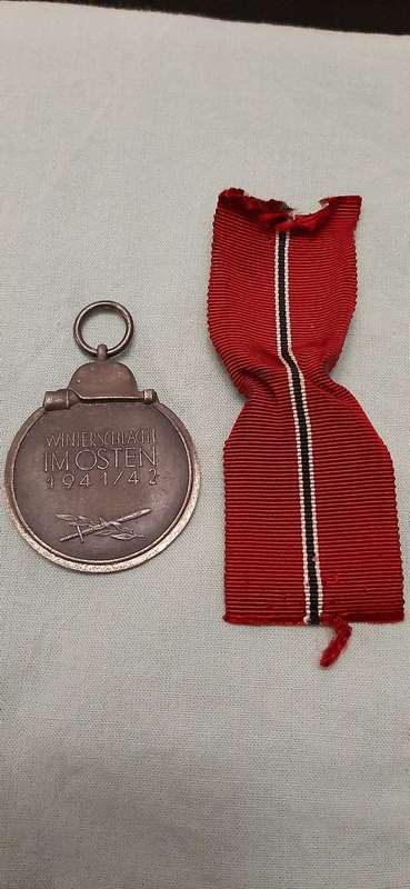 ** World War II : German 1942 Winterschlacht Im Osten Medal (Eastern Front Award).**