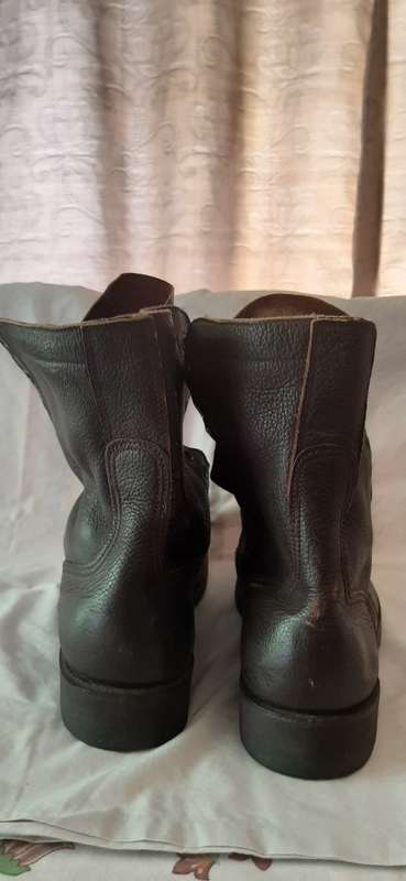 ** ORIGINAL- BORDER WAR 1987 SADF UNISSUED COMBAT BOOTS (270 M / UK 9).**