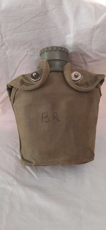 ** RHODESIAN BUSH WAR : Water Bottle and Canteen Cup in Green Webbing Pouch .**