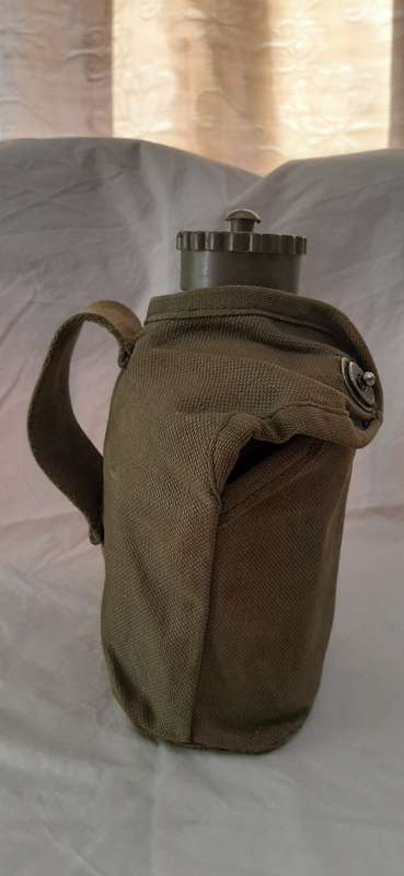 ** RHODESIAN BUSH WAR : Water Bottle and Canteen Cup in Green Webbing Pouch .**