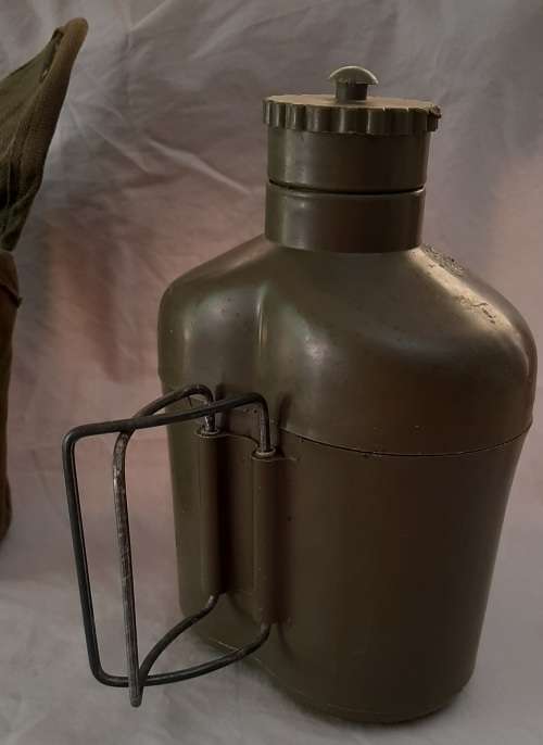 ** RHODESIAN BUSH WAR : Water Bottle and Canteen Cup in Green Webbing Pouch .**