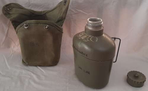 ** RHODESIAN BUSH WAR : Water Bottle and Canteen Cup in Green Webbing Pouch .**