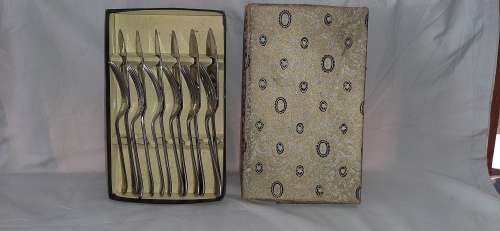 ** STUNNING- 1930s `Kings Pattern` Engraved Nickel Silver Fish Cutlery Set in Box (Sheffield).**