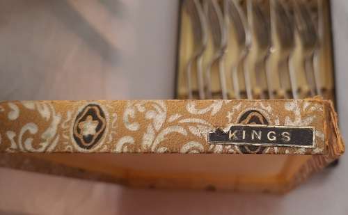 ** STUNNING- 1930s `Kings Pattern` Engraved Nickel Silver Fish Cutlery Set in Box (Sheffield).**