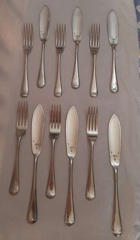 ** STUNNING- 1930s `Kings Pattern` Engraved Nickel Silver Fish Cutlery Set in Box (Sheffield).**