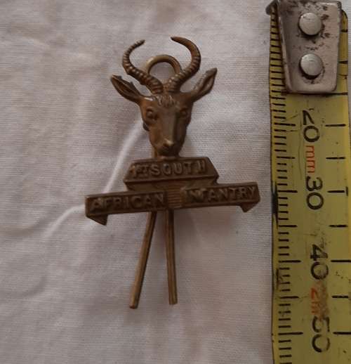 ** ORIGINAL: World War I (1914-1918) 1st South African Infantry Collar Badge w/ Lugs and Pin.**