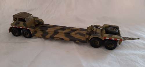 ** WWII German Waffen-SS Large Vehicle Transport Platform Die-Cast Model (1:72 Scale) .**