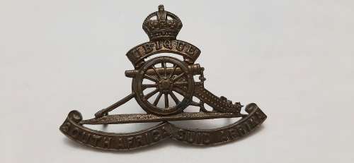** World War II : South African Artillery Cap/Helmet Badge w/ Lugs.**