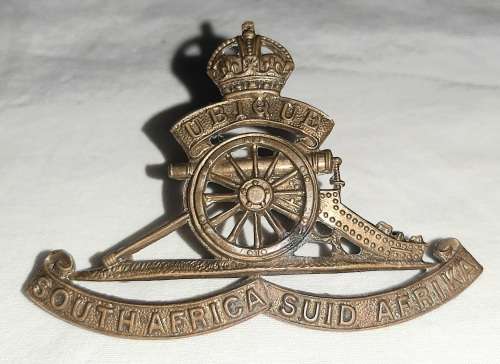 ** World War II : South African Artillery Cap/Helmet Badge w/ Lugs.**