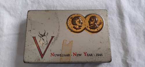 **ORIGINAL- WW2 Jan and Isie Smuts South African New Year 1945 Chocolate Tin. (12cm x 9cm)**