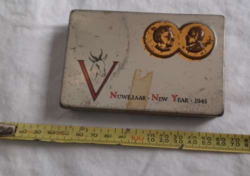 **ORIGINAL- WW2 Jan and Isie Smuts South African New Year 1945 Chocolate Tin. (12cm x 9cm)**