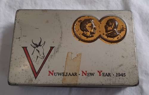 **ORIGINAL- WW2 Jan and Isie Smuts South African New Year 1945 Chocolate Tin. (12cm x 9cm)**