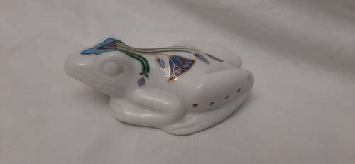 ** EXQUISITE: 1980s Elizabeth Arden `Treasures of the Pharaohs` Porcelain Pomander Frog (10cm).**