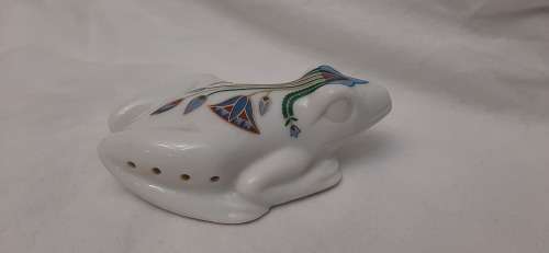 ** EXQUISITE: 1980s Elizabeth Arden `Treasures of the Pharaohs` Porcelain Pomander Frog (10cm).**