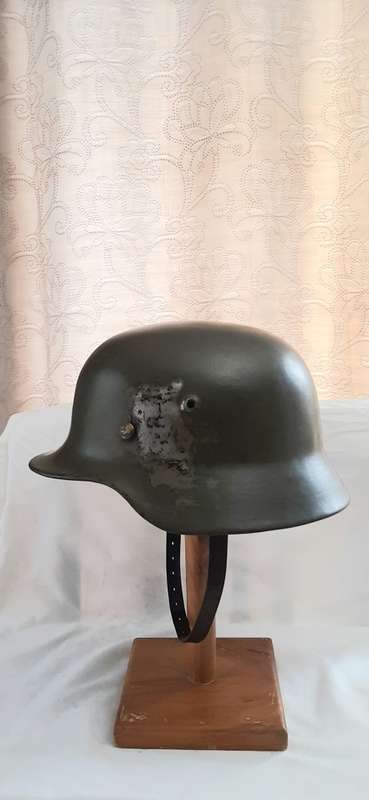 **ORIGINAL- WW2 German M40 Combat Helmet (Sachsische Emaillier und Stanzwerke 64).**