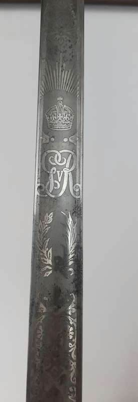 ** WWI  KGV British 1897 Pattern Infantry Officer`s Sword w/ Scabbard.**