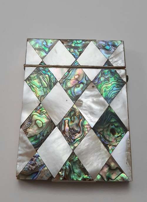 ** STUNNING:19th Century Victorian Mother of Pearl and Paua Shell Card Holder (10,5 cm x 7,5 cm).**
