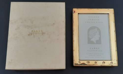** EXQUISITE: 23ct Gilded .925 Silver Photo Frame by Carrs of Sheffield (19cm x 14cm).**