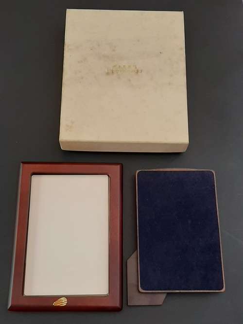 ** EXQUISITE: 23ct Gilded .925 Silver Photo Frame by Carrs of Sheffield (19cm x 14cm).**