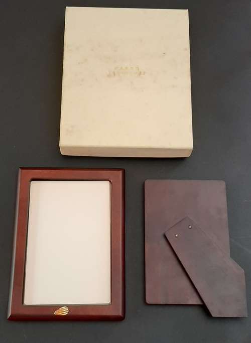 ** EXQUISITE: 23ct Gilded .925 Silver Photo Frame by Carrs of Sheffield (19cm x 14cm).**