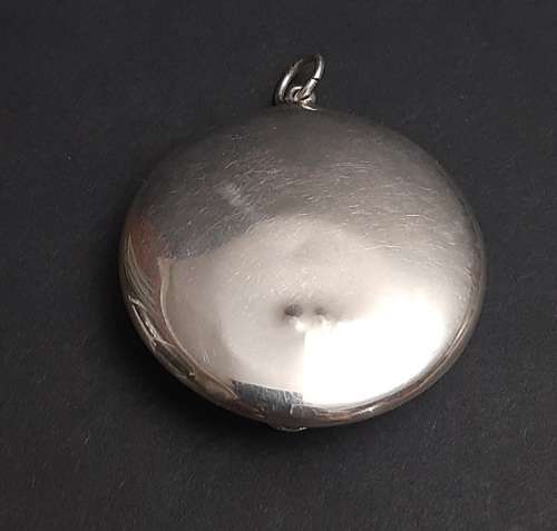 ** EXQUISITE: .925 Sterling Silver Ladies` Pendant Powder Compact w/ Mirror (Birmingham 1919).**