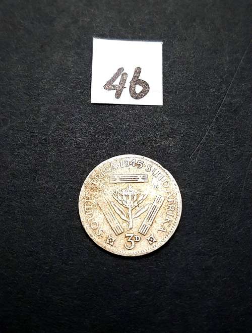 ** 1945 South Africa Silver 3 Pence Coin #46  (F).**