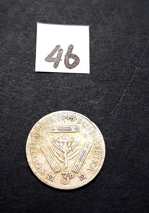 ** 1945 South Africa Silver 3 Pence Coin #46  (F).**